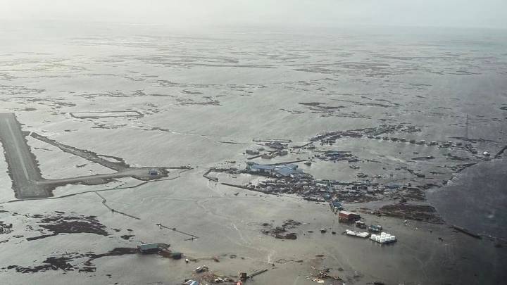 Alaska airlifting hundreds from storm-devastated coastal villages