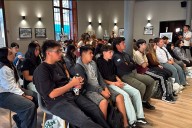 Jóvenes aprenden sobre voto y ciudadanía en los talleres “Hablemos de democracia”