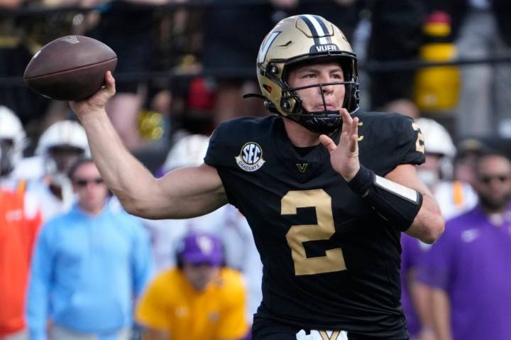 AP Top 25 poll preview: Alabama keeps streak alive, Texas escapes in OT, three top 10 teams falter