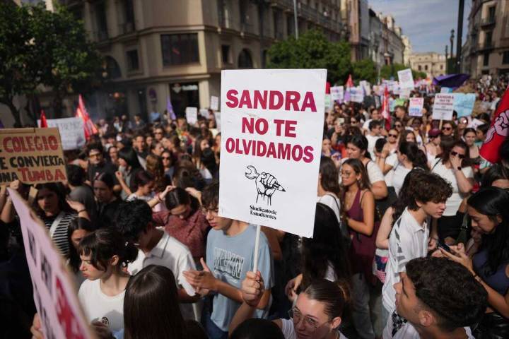 El no al acoso escolar y el recuerdo de Sandra Peña aúnan mensajes de dolor y reivindicación