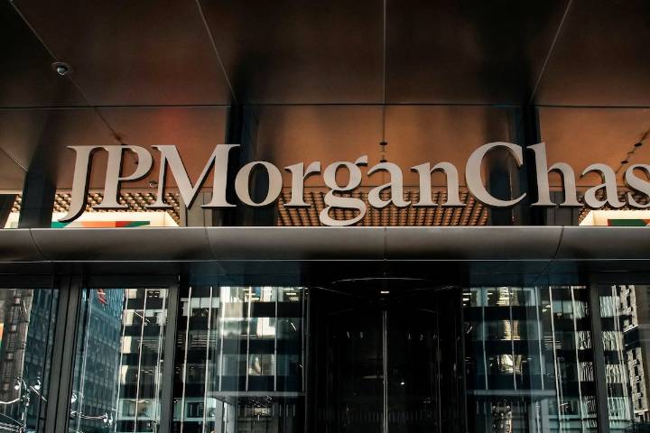 JPMorgan plots expansion into banking for Canadian tech firms