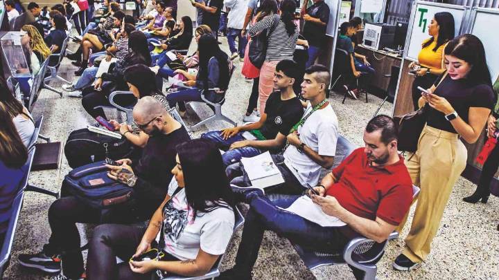 Récord: 1,3 millones de colombianos se han ido en 3 años ¿por qué?
