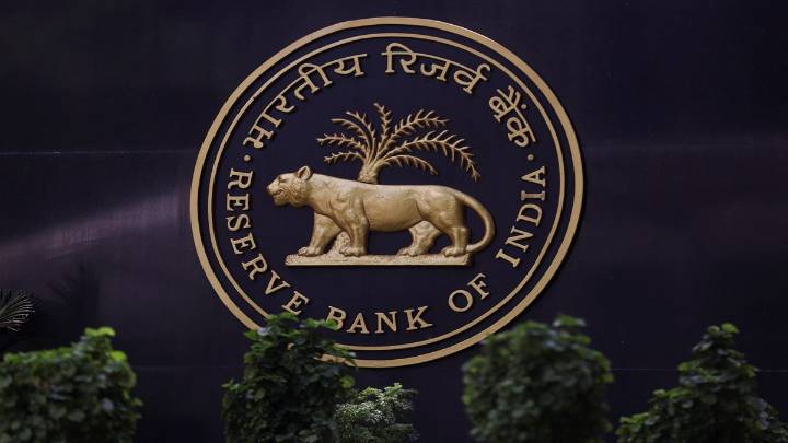 RBI’s short forward book rises after seven months