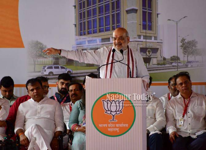 Fadnavis firefights after Amit Shah says ‘don’t need crutches’