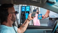 Ahora se pude cargar combustible en YPF y pagar con dólares desde la APP de la petrolera