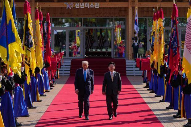 Trump scores golden gifts as United States and Seoul advance trade talks