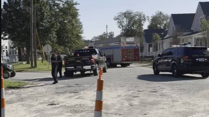 Cayce crews tackle chemical mix at Poplar Street business