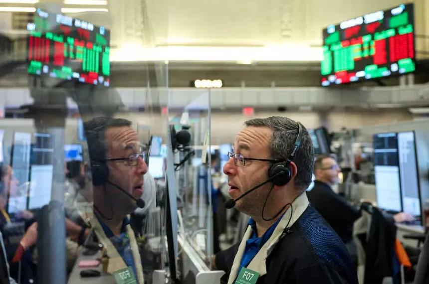 La Bolsa registra récord nominal y riesgo país cae al nivel más bajo en 9 meses