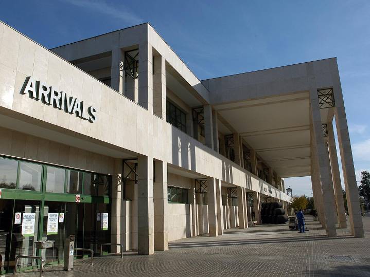 Ni el Ministerio ni Óscar Puente han respondido aún a Pelayo sobre la reunión del aeropuerto