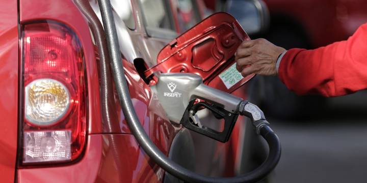 Mientras cae la producción de petróleo, el consumo de combustibles en Colombia se dispara