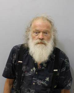 Kapaau man with dozens of dogs accused of animal cruelty