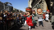 La alineación de siempre, victoria segura: gigantes y cabezudos conquistan la plaza del Pilar