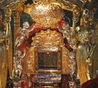 La Chinita deslumbrará este año con un espectáculo de sedas y perlas