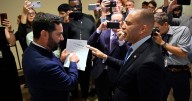 Legisladores frustrados dicen que la falta de confianza dificulta poner fin al cierre del gobierno
