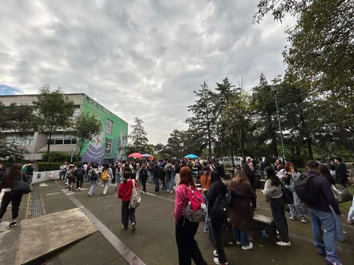 Desalojan Facultad de Ciencias Políticas de la UNAM por presunta amenaza de bomba