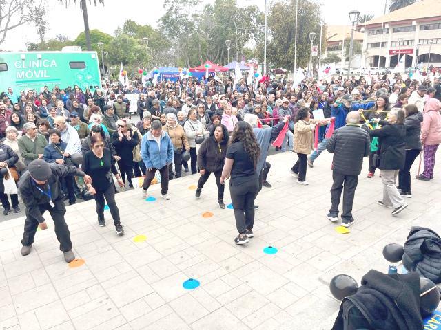 Ejercicio al ritmo de Más AMA: Confusam y adultos mayores se manifiestan por salud y dignidad