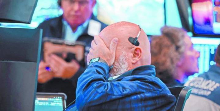 Mercado accionario cae ante aranceles de EU contra China