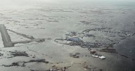 Evacúan a cientos por aire en Alaska tras tormenta que arrasó dos pueblos costeros