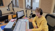 Former Watertown, Huron broadcaster wins award