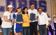 Dan bienvenida a los alumnos de la UAdeC