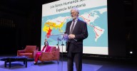 Douglas Massey elogia en Oviedo el modelo migratorio español frente al de Estados Unidos