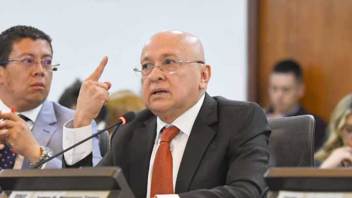 Procuraduría abrirá investigación al ministro Eduardo Montealegre por presunta participación indebida en política
