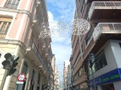 Castelló 'adelanta' la Navidad y comienza a instalar la iluminación decorativa en el centro
