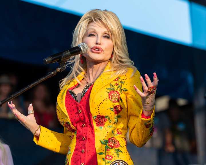 What’s Viral: Why is Everyone Talking About Dolly Parton?
