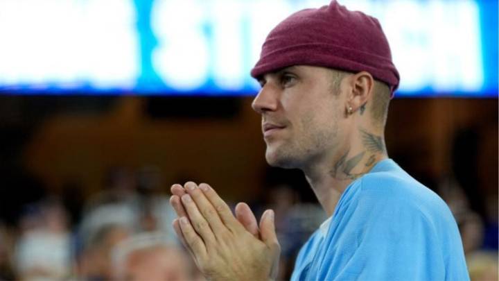 VIDEO: Captan a Justin Bieber saliendo triste de la Serie Mundial por insistencia de su esposa