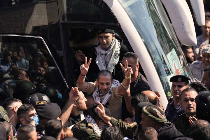 Palestinians Celebrate as Prisoners are Released by Israel Under Gaza Ceasefire Deal