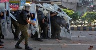 Policía paquistaní arresta a más de 100 personas en protesta