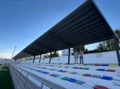 El campo de fútbol de Torredelcampo estrena techado completo en su grada