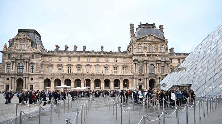 Paris prosecutor says stolen Louvre jewels worth an estimated $102 million