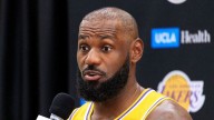 LeBron James recibe duras críticas por usar un truco publicitario para anunciar alcohol