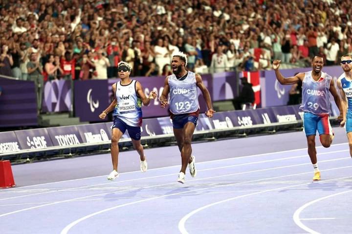 Enderson Santos dejó una destacada actuación en los 400 m T11