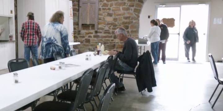 Golden City, Mo., volunteers step up to serve seniors after funding cuts halt meal program