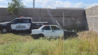 Localizan desmantelado un vehículo robado en predio baldío de colonia Sierra Azul