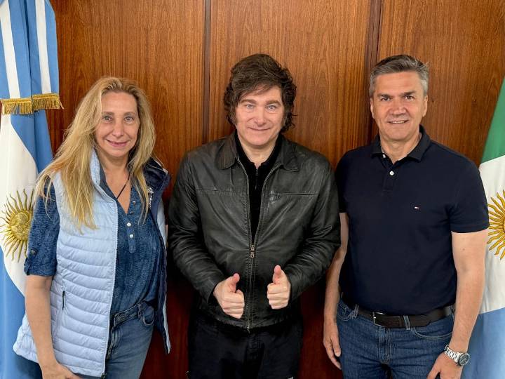 Milei acelera la campaña: llegó a Chaco y más tarde visita Corrientes
