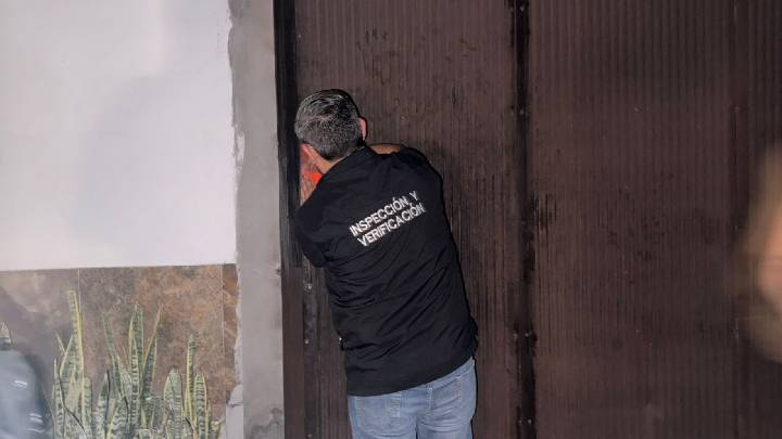 Clausuran autolavado por fiesta con menores ingiriendo bebidas alcoholicas en Torreón; encargados amenazaron a autoridades