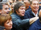 Argentina y EU formalizan swap por 20 mil mdd previo a elección
