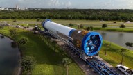 Blue Origin rolls out powerful New Glenn rocket for testing ahead of Mars launch (video)