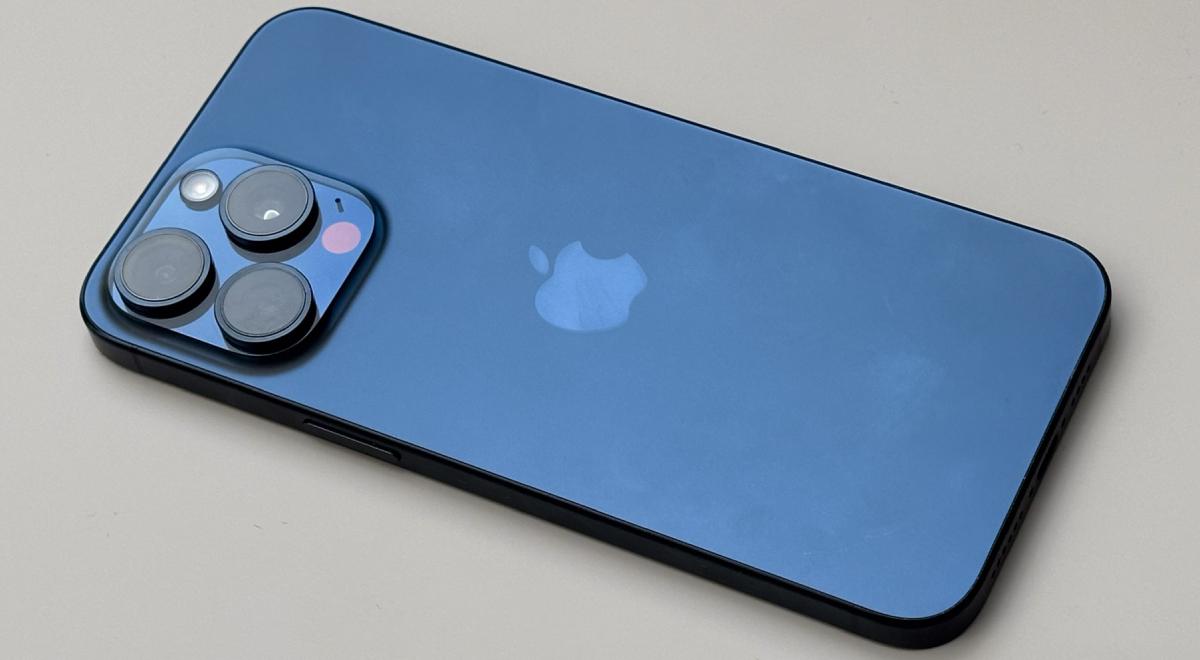 NO compres el iPhone 17 Pro Max: este Apple de 2023 es potente, tiene cámaras 4K con IA y cuesta la mitad