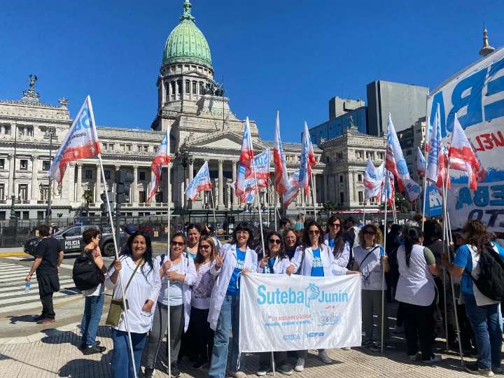 Juninenses presentes en la Marcha Federal Educativa