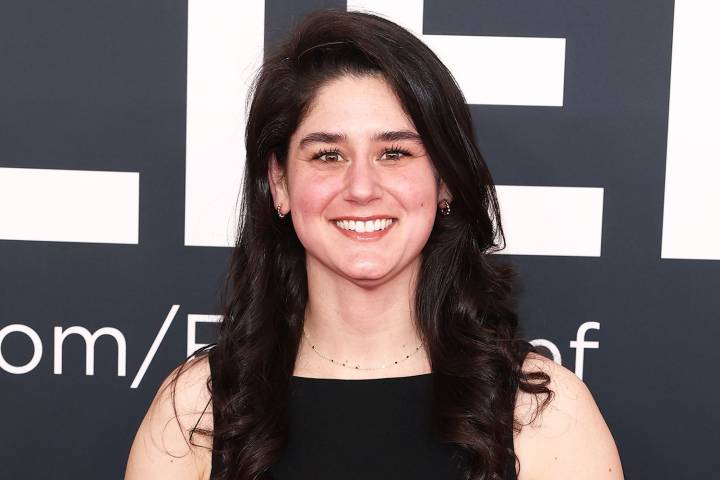 Elyse Myers Came to Reading Later in Life, But She's Now 'Madly In Love' with It