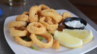 Una freiduría de Tenerife "sabe y huele como Sevilla": en este bar de Candelaria puedes comer producto fresco del mar al mejor precio