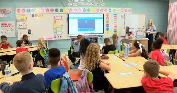 Empowerment day: Sisters for Change boosts confidence and attendance in Rockford Public School students