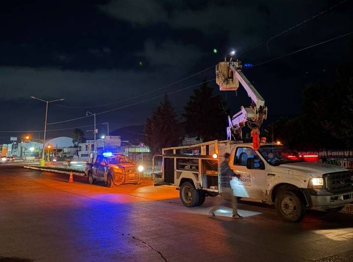 Mejoran luminarias y caminos en Amozoc
