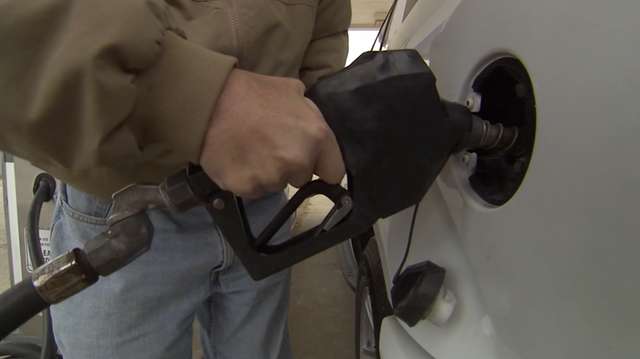 National gas prices expected to drop below $3 per gallon for first time since 2021