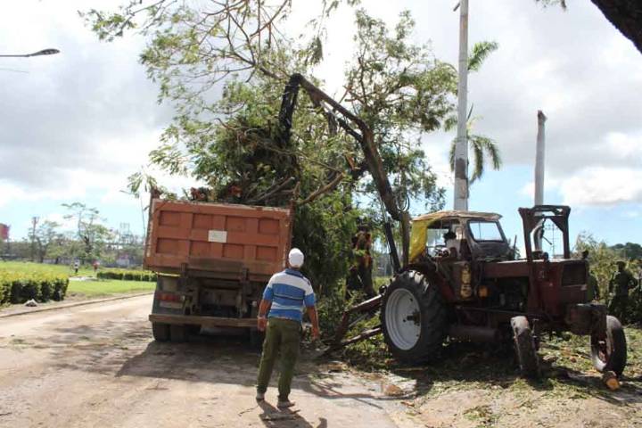 Manos solidarias apoyan en la recuperación de Santiago de Cuba (+Fotos)