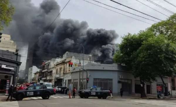 Incendio en Parque Patricios: por el humo, evacuaron dos escuelas